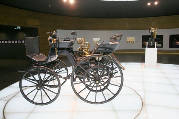 M-BASE エムベース ｜ 街角のクルマたちAtoZ